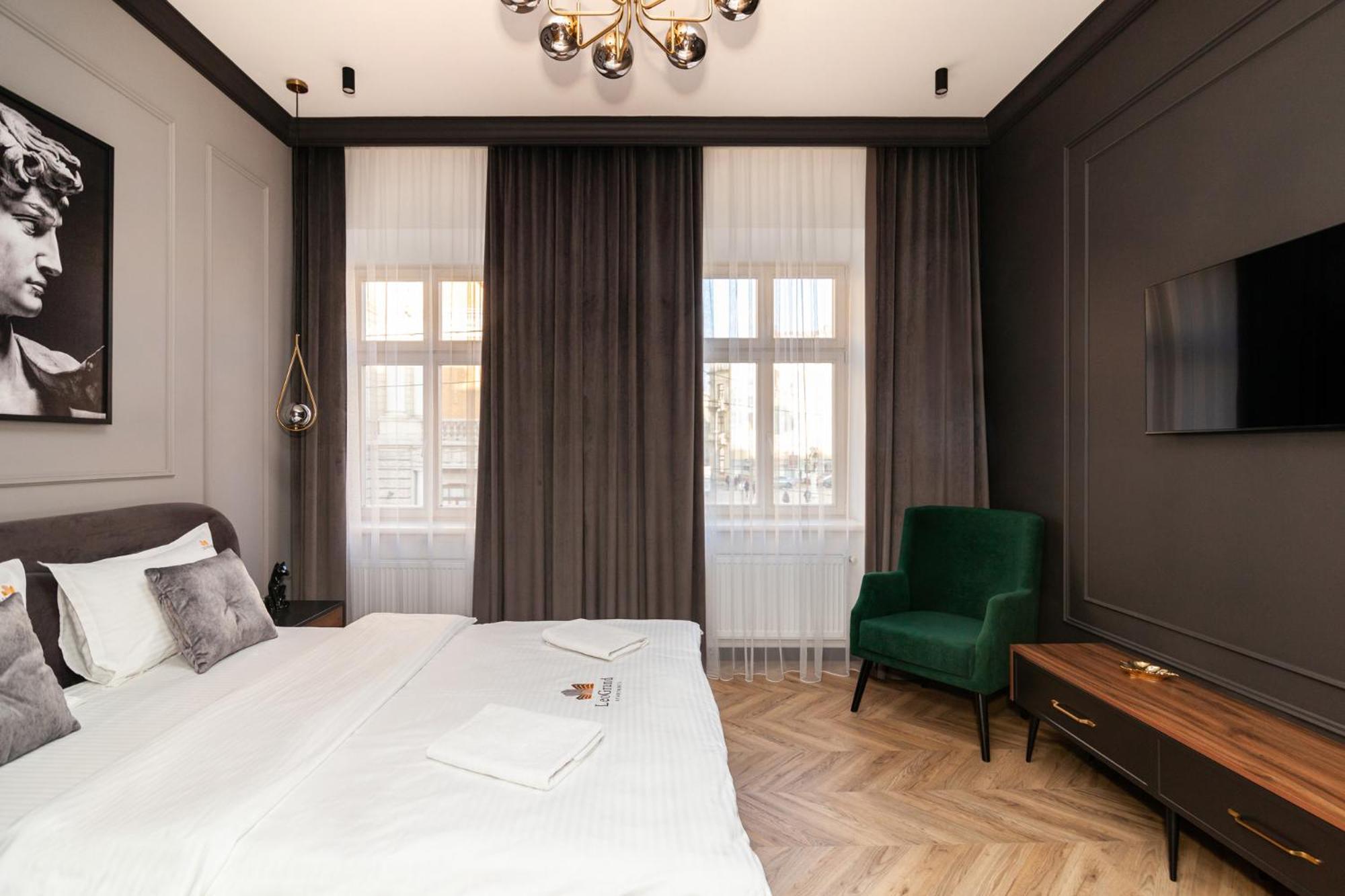 Apartament Leogrand Vip On Svobody Avenue 43 Lwów Zewnętrze zdjęcie
