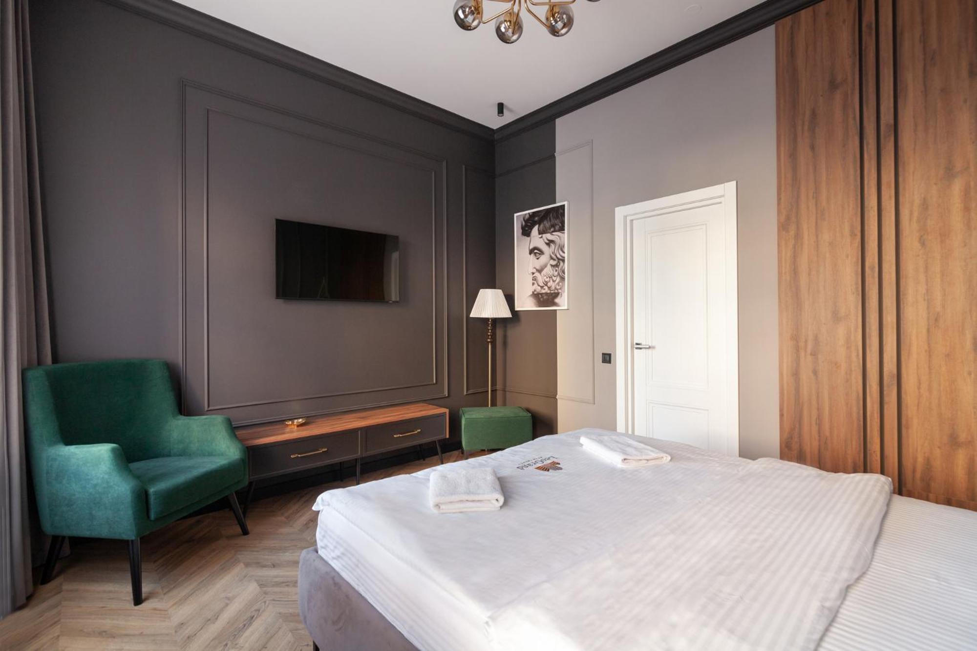 Apartament Leogrand Vip On Svobody Avenue 43 Lwów Zewnętrze zdjęcie