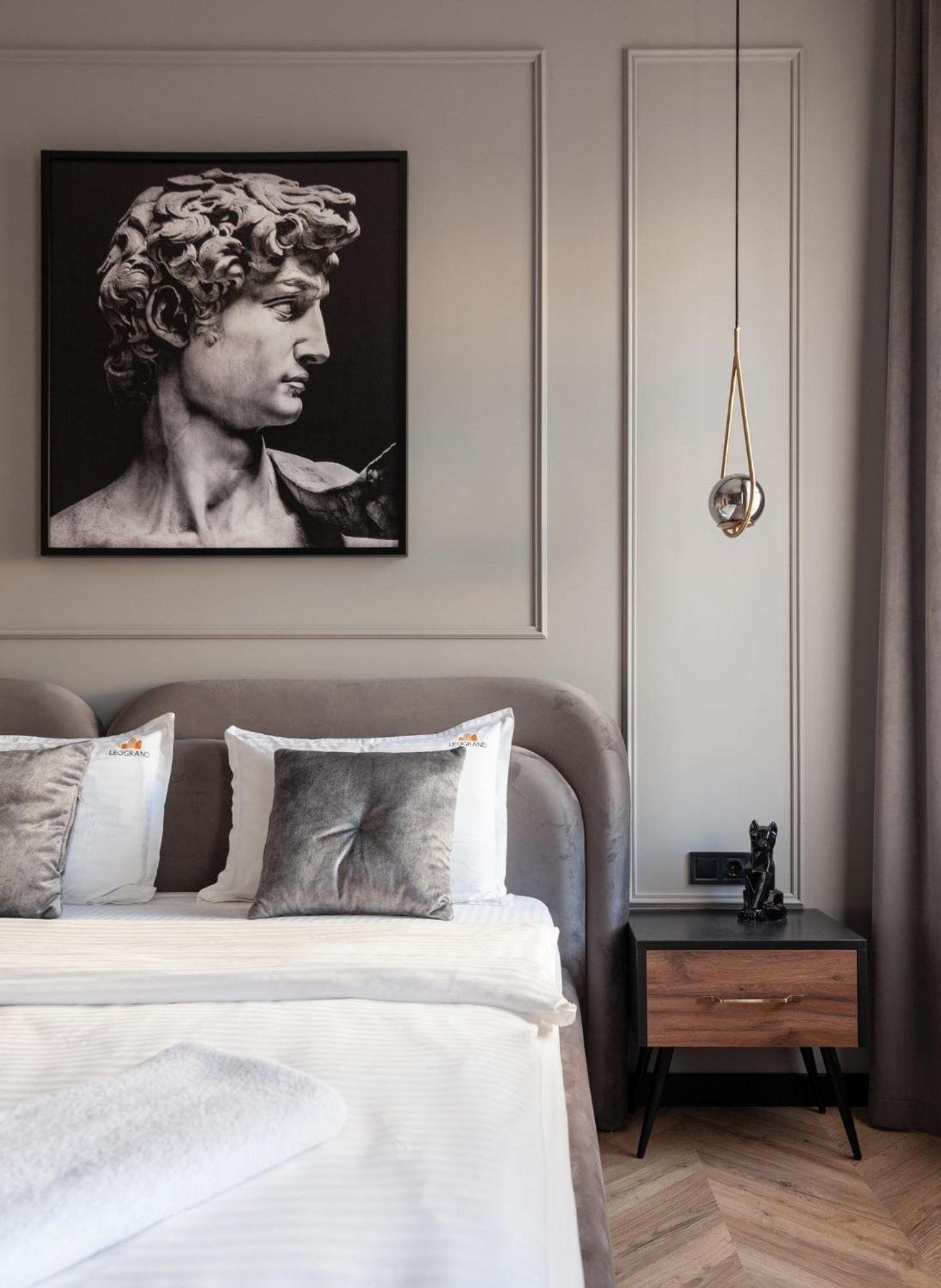 Apartament Leogrand Vip On Svobody Avenue 43 Lwów Zewnętrze zdjęcie