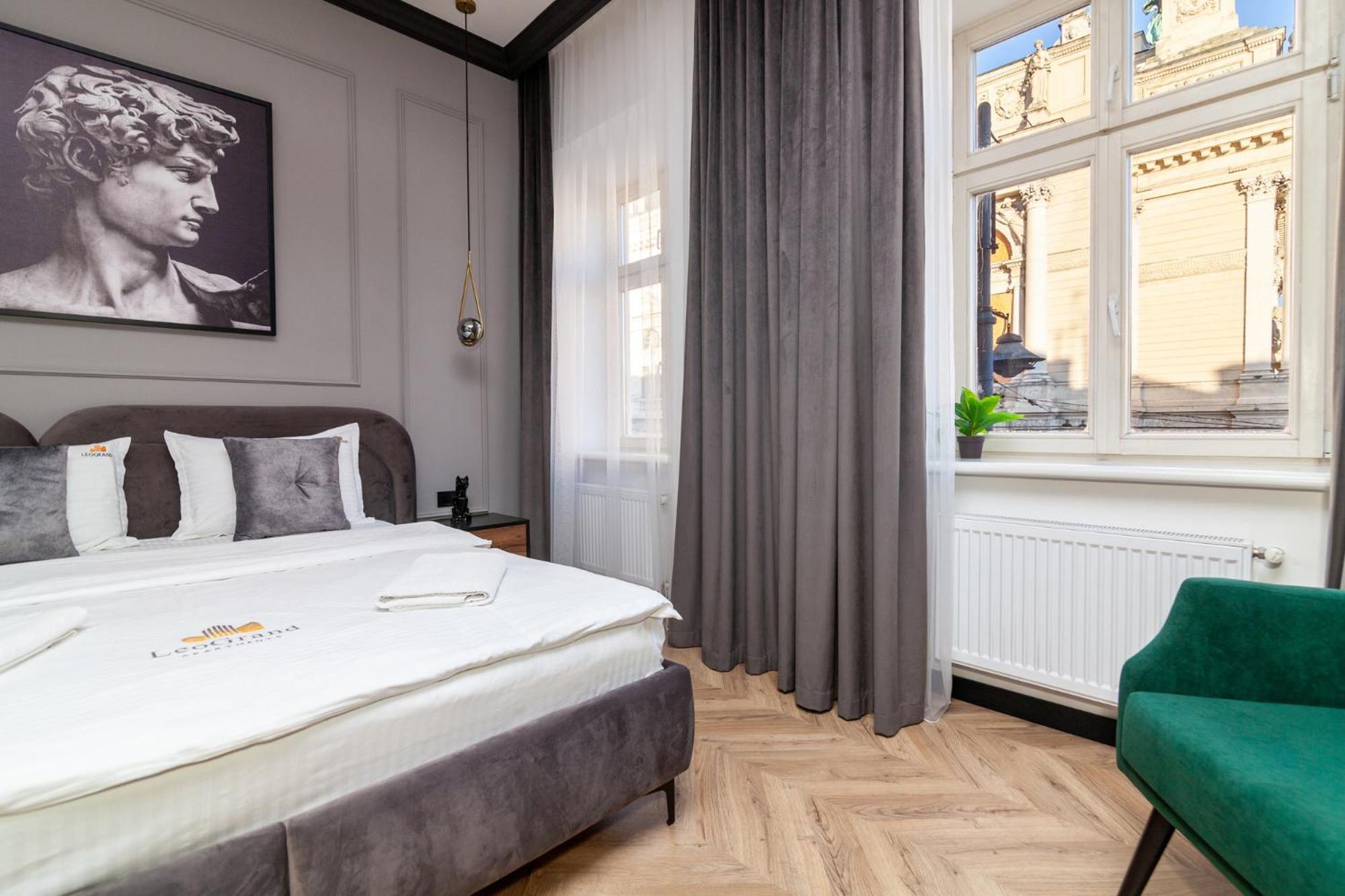 Apartament Leogrand Vip On Svobody Avenue 43 Lwów Zewnętrze zdjęcie